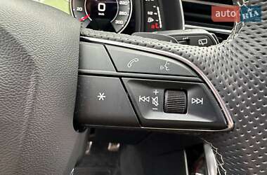 Позашляховик / Кросовер Audi Q8 2021 в 