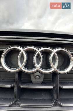 Позашляховик / Кросовер Audi Q8 2021 в 