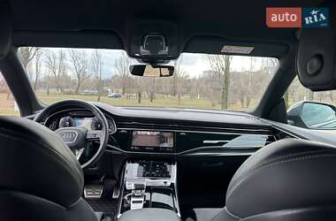 Позашляховик / Кросовер Audi Q8 2021 в 