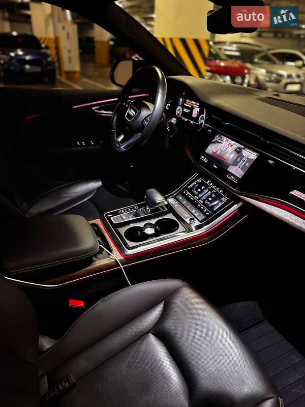 Внедорожник / Кроссовер Audi Q8 2018 в Киеве