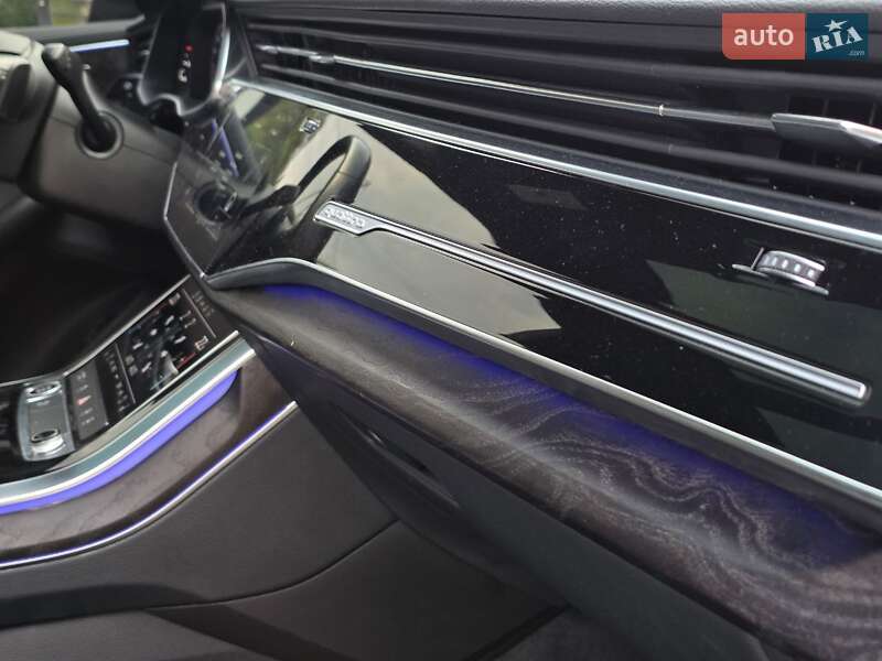 Позашляховик / Кросовер Audi Q8 2021 в Тернополі