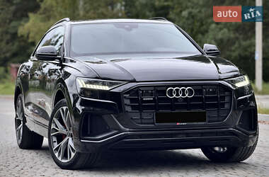 Внедорожник / Кроссовер Audi Q8 2021 в 