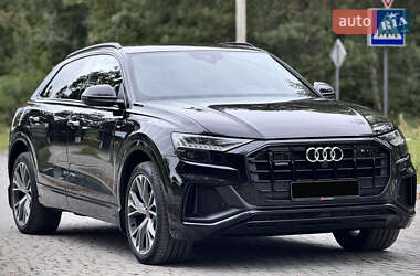 Внедорожник / Кроссовер Audi Q8 2021 в 