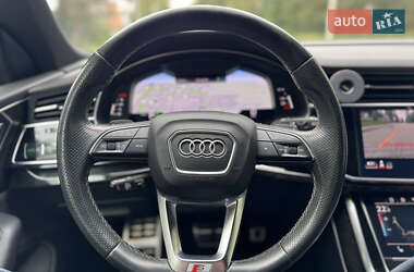 Внедорожник / Кроссовер Audi Q8 2021 в 