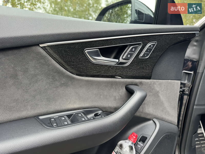 Позашляховик / Кросовер Audi Q8 2021 в Львові