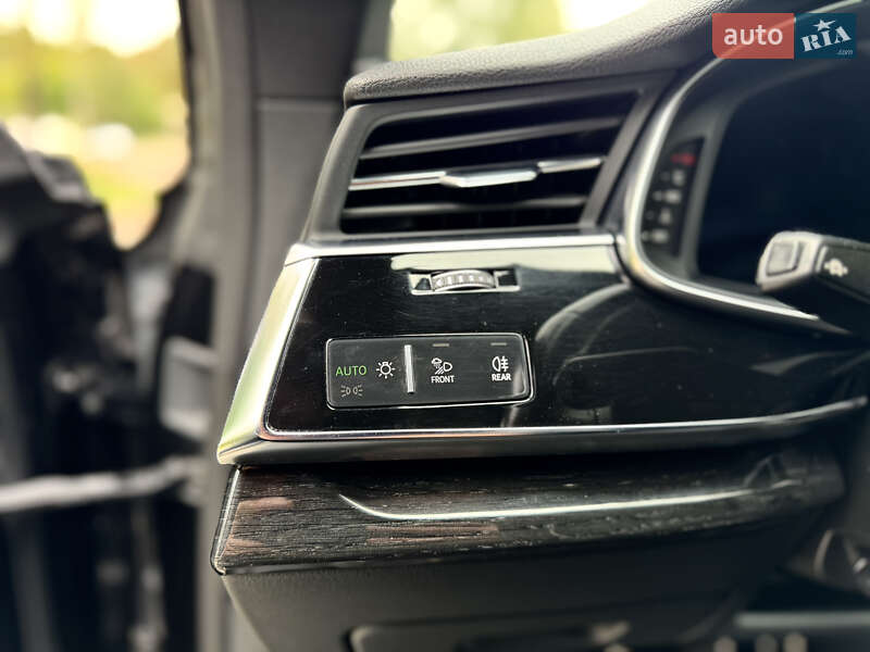 Позашляховик / Кросовер Audi Q8 2021 в Львові