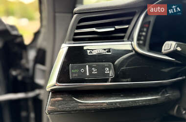 Внедорожник / Кроссовер Audi Q8 2021 в 