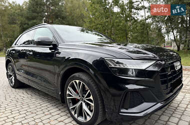 Внедорожник / Кроссовер Audi Q8 2021 в 