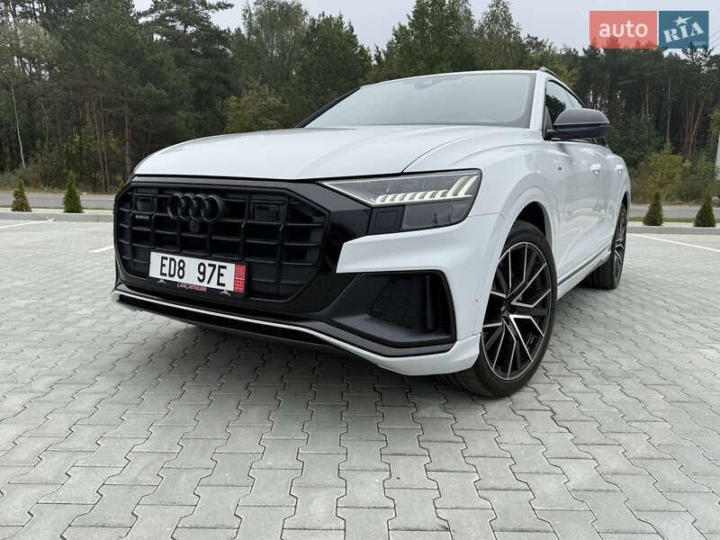 Позашляховик / Кросовер Audi Q8 2022 в 