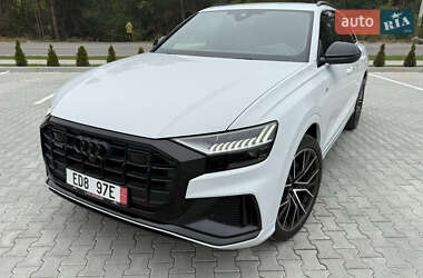 Позашляховик / Кросовер Audi Q8 2022 в 