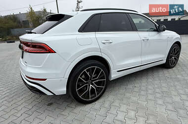 Позашляховик / Кросовер Audi Q8 2022 в 