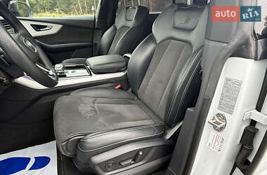 Позашляховик / Кросовер Audi Q8 2022 в 