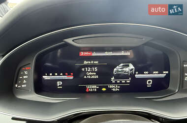Позашляховик / Кросовер Audi Q8 2022 в 