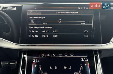 Позашляховик / Кросовер Audi Q8 2022 в 