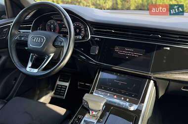Внедорожник / Кроссовер Audi Q8 2018 в 