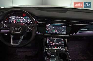 Внедорожник / Кроссовер Audi Q8 2021 в 