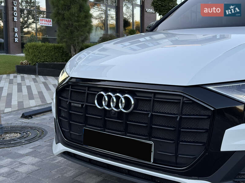 Внедорожник / Кроссовер Audi Q8 2019 в Ужгороде
