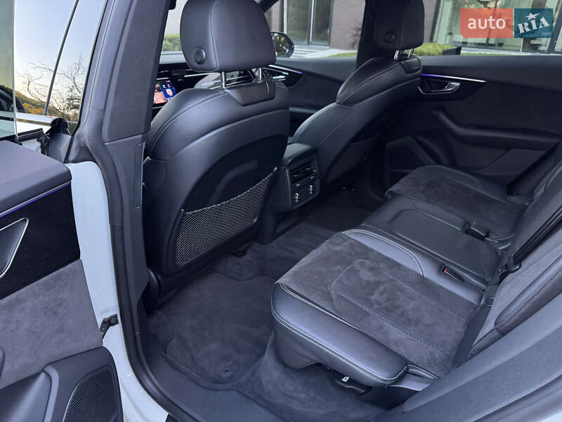 Внедорожник / Кроссовер Audi Q8 2019 в Ужгороде