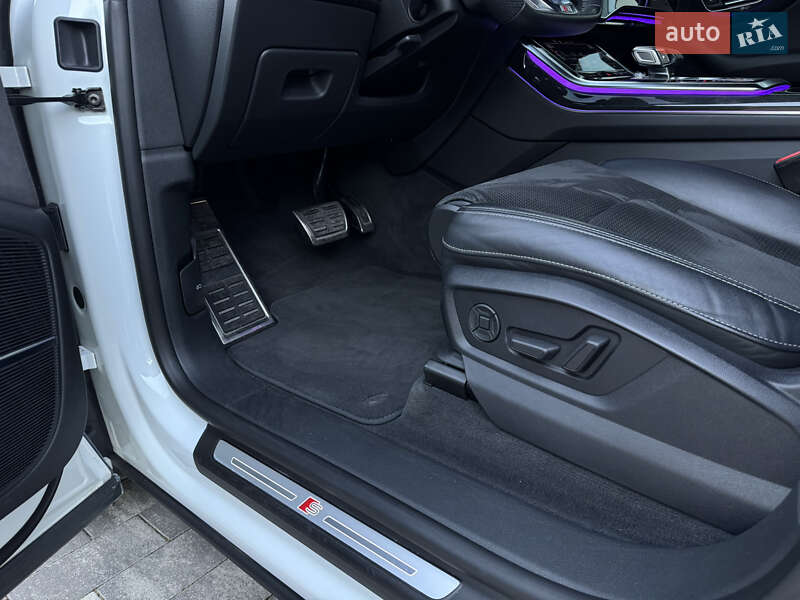 Внедорожник / Кроссовер Audi Q8 2019 в Ужгороде