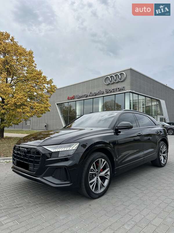 Внедорожник / Кроссовер Audi Q8 2021 в 