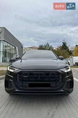 Внедорожник / Кроссовер Audi Q8 2021 в 
