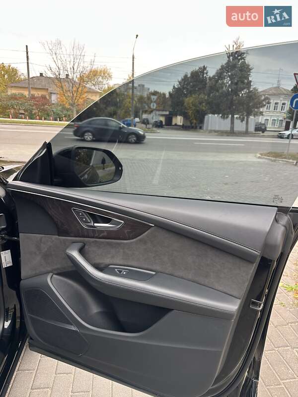 Внедорожник / Кроссовер Audi Q8 2021 в Киеве