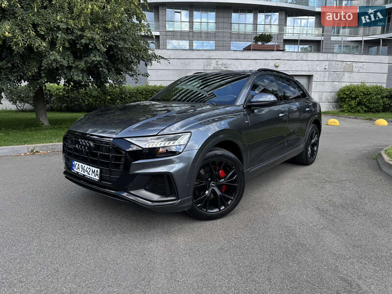 Внедорожник / Кроссовер Audi Q8 2021 в 