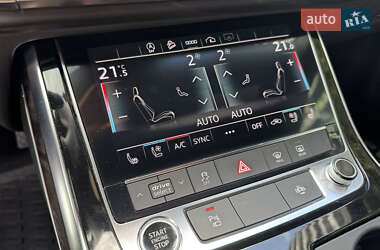 Внедорожник / Кроссовер Audi Q8 2021 в 