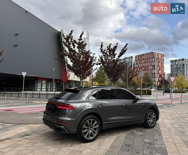 Внедорожник / Кроссовер Audi Q8 2019 в Киеве
