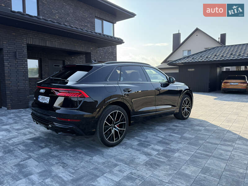 Позашляховик / Кросовер Audi Q8 2018 в Луцьку