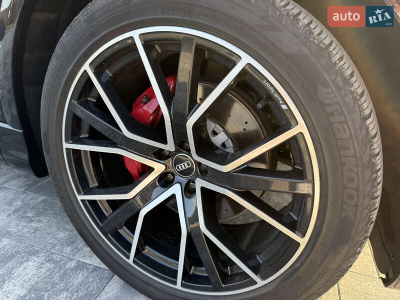 Позашляховик / Кросовер Audi Q8 2018 в Луцьку