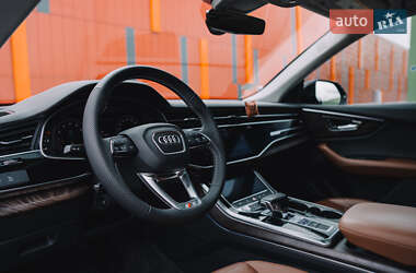 Внедорожник / Кроссовер Audi Q8 2018 в 