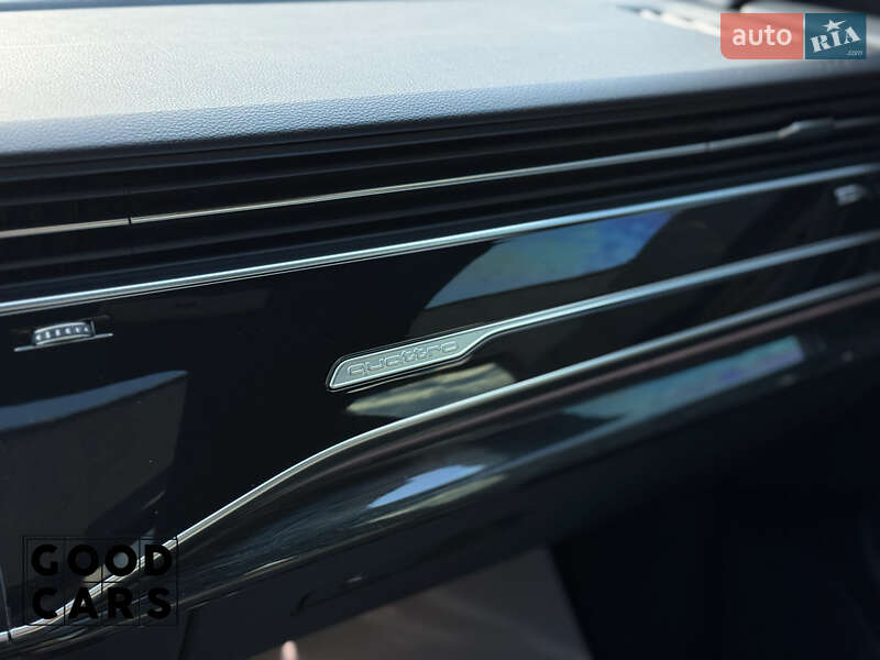 Внедорожник / Кроссовер Audi Q8 2019 в Одессе