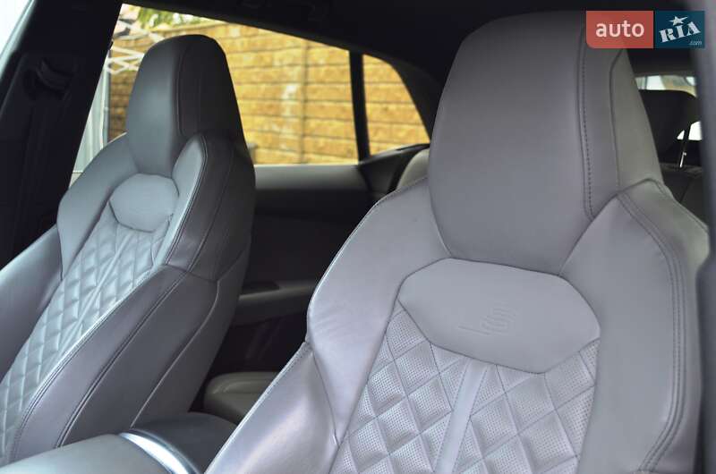 Позашляховик / Кросовер Audi Q8 2019 в Одесі