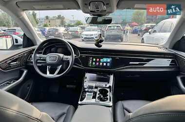 Позашляховик / Кросовер Audi Q8 2022 в 
