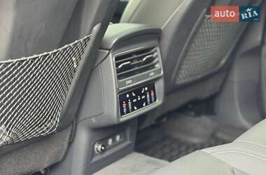 Внедорожник / Кроссовер Audi Q8 2018 в 