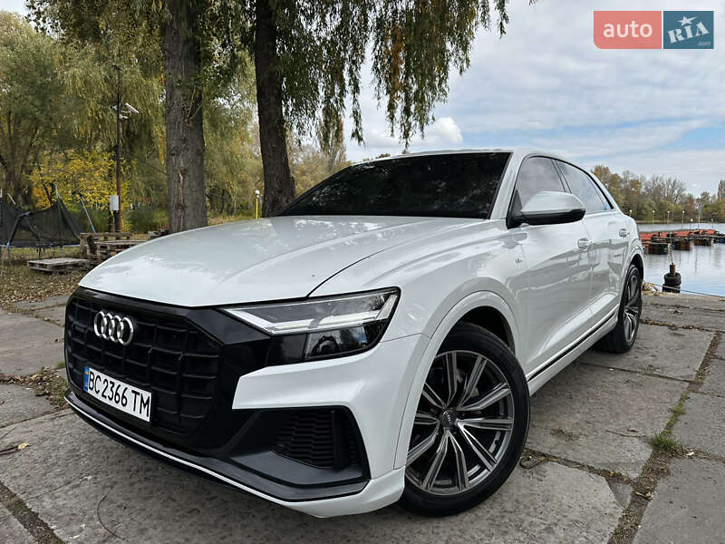 Позашляховик / Кросовер Audi Q8 2019 в 