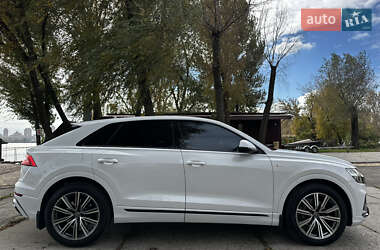 Позашляховик / Кросовер Audi Q8 2019 в 