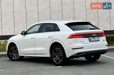 Позашляховик / Кросовер Audi Q8 2023 в 