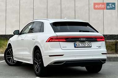 Позашляховик / Кросовер Audi Q8 2023 в 