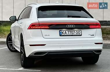 Позашляховик / Кросовер Audi Q8 2023 в 