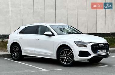 Позашляховик / Кросовер Audi Q8 2023 в 