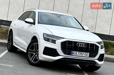 Позашляховик / Кросовер Audi Q8 2023 в 