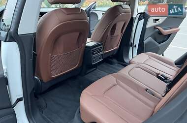 Позашляховик / Кросовер Audi Q8 2023 в 