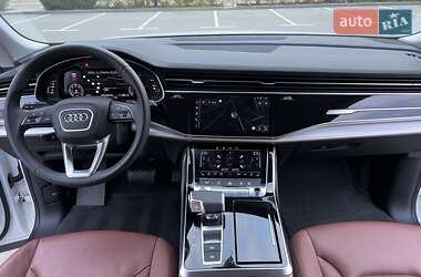 Позашляховик / Кросовер Audi Q8 2023 в 