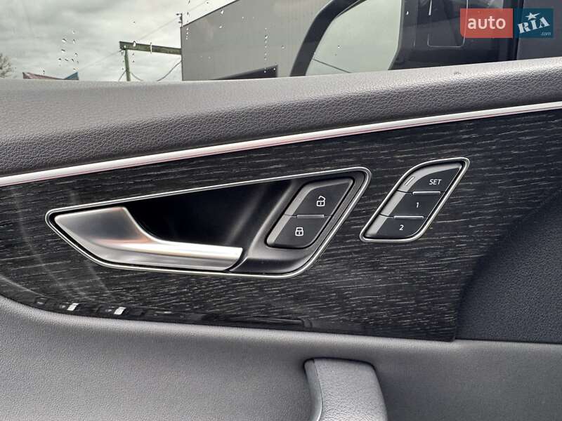 Внедорожник / Кроссовер Audi Q8 2019 в Тернополе