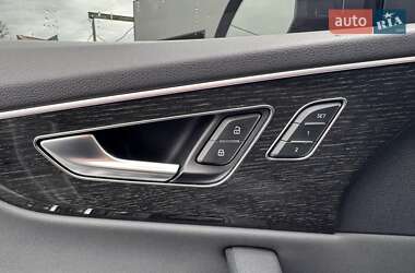 Позашляховик / Кросовер Audi Q8 2019 в 