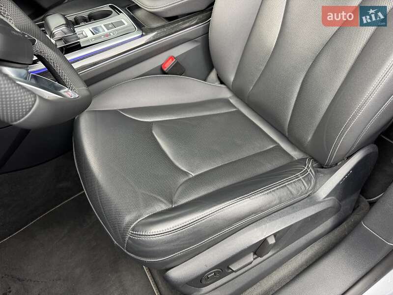 Внедорожник / Кроссовер Audi Q8 2019 в Тернополе