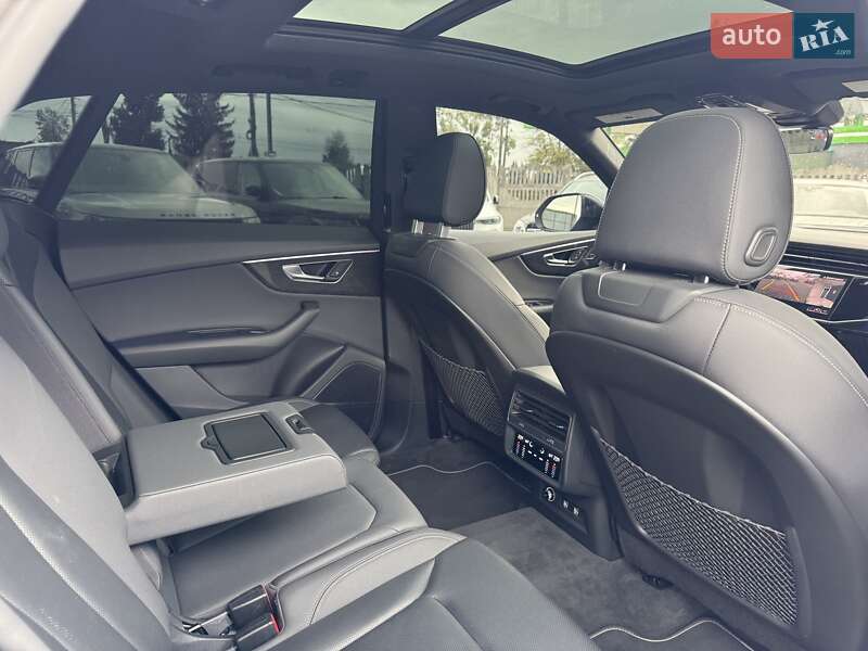 Внедорожник / Кроссовер Audi Q8 2019 в Тернополе