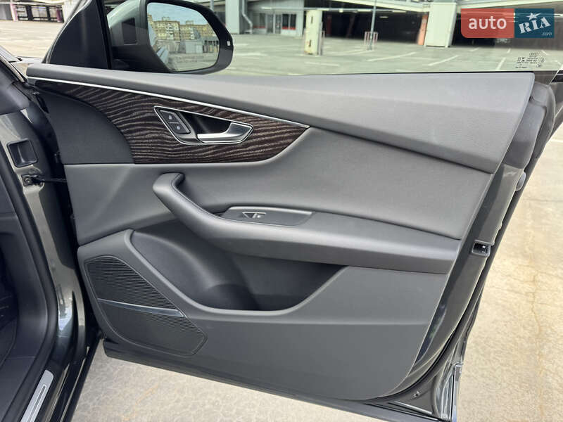 Позашляховик / Кросовер Audi Q8 2021 в Києві